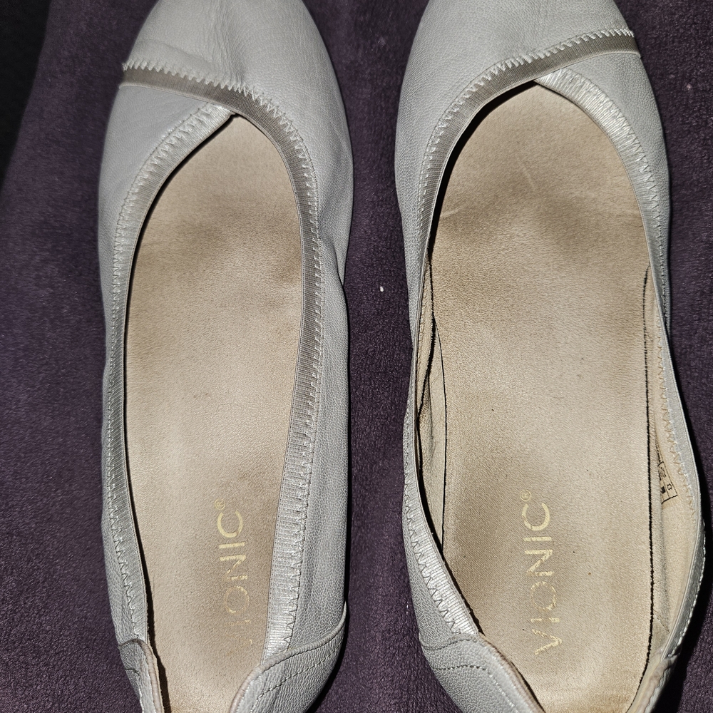 Vionic Women's Gray Flats